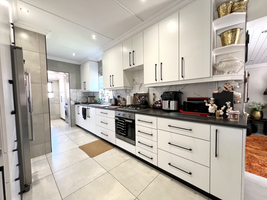 3 Bedroom Property for Sale in Jeffreys Bay Central Eastern Cape